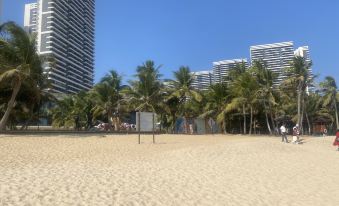 Easley Hotel Apartments(Wuchuan Dinglong Bay store)