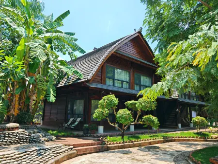 Nabu Homestay Отели рядом с достопримечательностью «Menghanman Tingfota Temple»