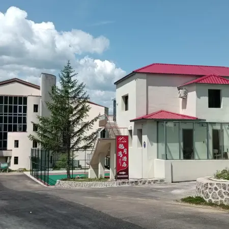 Baoyuewan Hotel (Lake Jingpo Scenic Area)