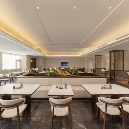 Lianyungang Donghai crystal jewelry city Yingbin Avenue Atour Hotel