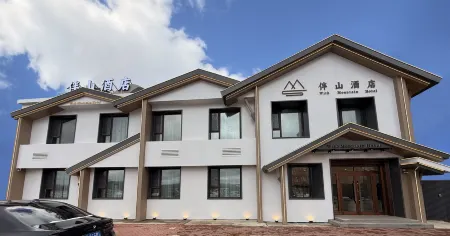 The Root River And the Mountain Hotel Отели рядом с достопримечательностью «Reindeer Park»