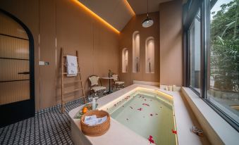 Mile Shede Private Hot Spring Hotel