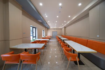 Tianshan Yuehua Hotel Отели рядом с достопримечательностью «Xinjiang University Gymnasium»