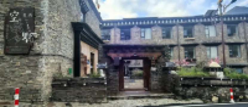 Yading Zhaxi Kongshu Tibetan Culture Theme Hotel