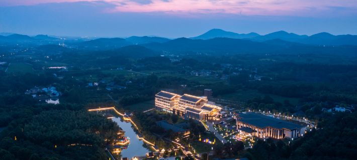 Yixing Yichunzhuang Resort Hotel Hotel di Yixing