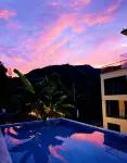 Sun & Moon Mountain B&B (Anhui South Sichuan Line Store) - Pools