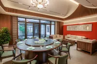 Four Seasons Taoist Wellness Vacation Hotel - พร้อมWifi