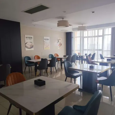 Yilong Ruiyun Hotel (Nantong Rugao Changjiang Town Wenfeng City Plaza)