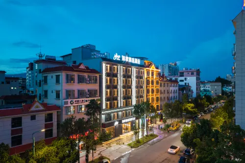 Homeinn Plus Hotel (Ruili Fortune Plaza Nongmo Lake Park) - Bãi đậu xe