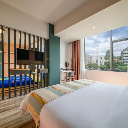 Meet Luck Hotel – West/East Alleys & Elephant Trunk Hill Отели рядом с достопримечательностью «Парк Fuboshan»