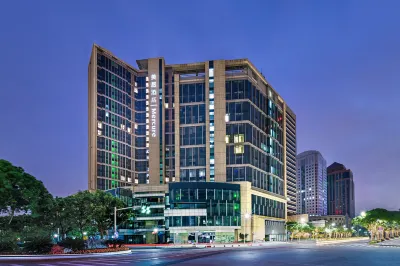 Mercure Shanghai Waigaoqiao Free Trade Zone Hotels near Shanghai Police College