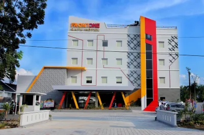 Front One Hotel Nganjuk Các khách sạn ở Nganjuk Sub-District