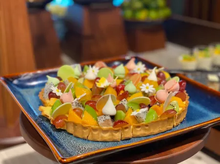 Novotel Hanoi Thai Ha Отели рядом с достопримечательностью «Hanoi Train Street»