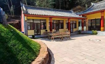 Shuangbai Luoshenghu Banshan Hotel