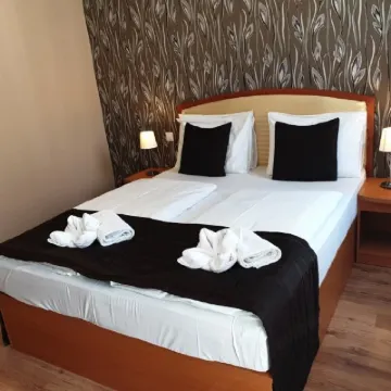 Six Inn Hotel Budapest Hotel berhampiran Dataran Wira