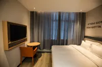 The best hotel in Xiongxian City - parkir