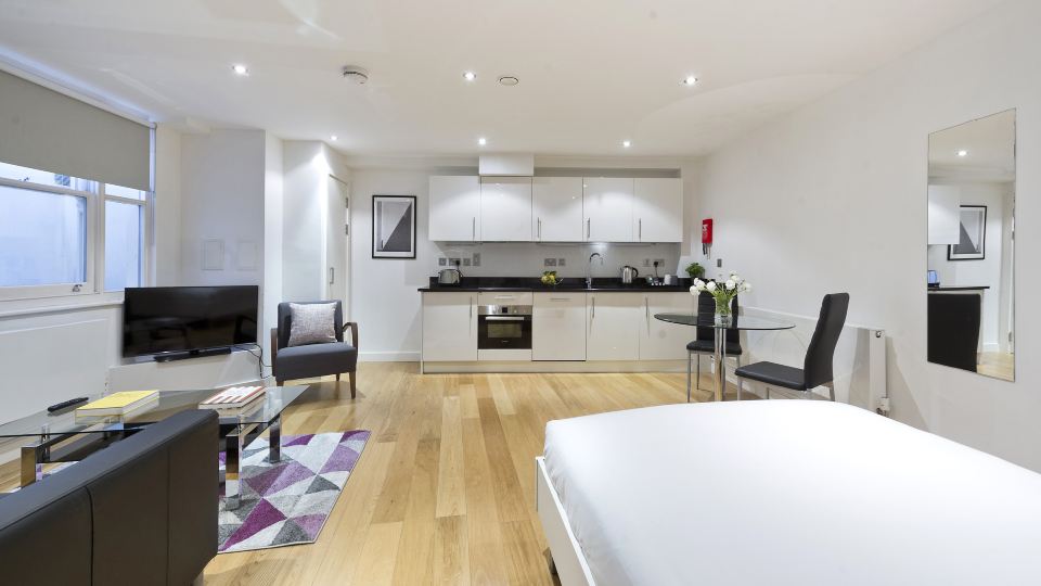 Red Lion Court by City2Stay