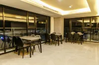 Platinum Whale Yue Hotel (International Logistics Park, Zhengzhou Economic Development Zone)