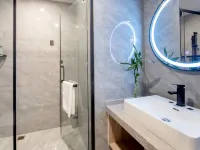 Yin Hu Hotel (Wanda maoxianlin University Town Nanjing) Hotels near Qi Xia Mountain
