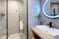 Yin Hu Hotel (Wanda maoxianlin University Town Nanjing)