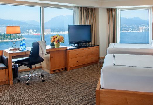 팬 퍼시픽 밴쿠버의 항구 전망 수영장 이미지