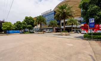 Runlong Hotel Fengcheng High speed Railway Station Longrun City Square Branch