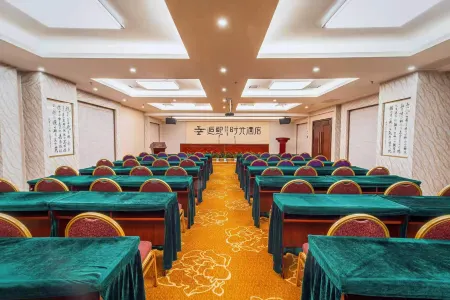 Huaihua Hou Xi Time Hotel Отели рядом с достопримечательностью «Juleyuan Large-scale Recreation Ground (East Gate)»