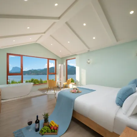 Lugu Miyue Huajian Lake View Resort