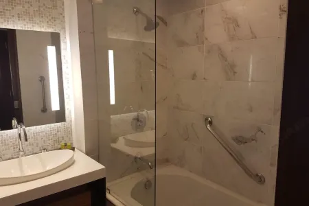 InterContinental Hotels Managua at Metrocentro Mall Отели рядом с достопримечательностью «Metropolitan Cathedral of the Immaculate Conception»