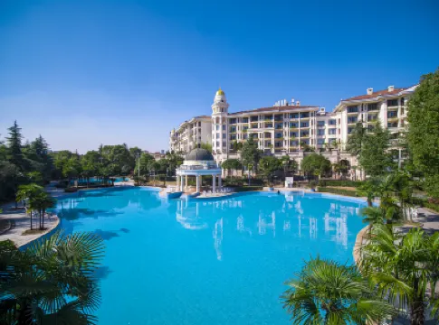 Country Garden Phoenix Hotel Hotels near Xu Teli Park