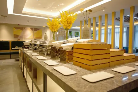 Homeinn Selected Hotel (Xuzhou Tongshan Wanda Plaza) Отели рядом с достопримечательностью «Jiuzhou College of Vocation & Technology»