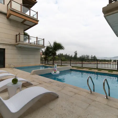 Wanning Half-Mountain Seacliff Lighthouse Pool Villa (Shenzhou Peninsula Potougang Branch)