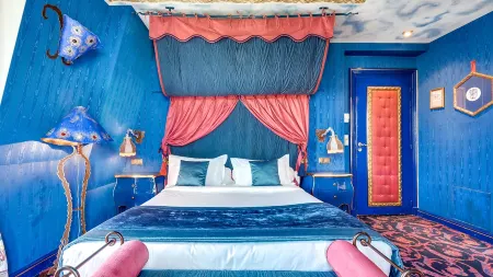 Villa Royale Отели рядом с достопримечательностью «Мулен Руж»