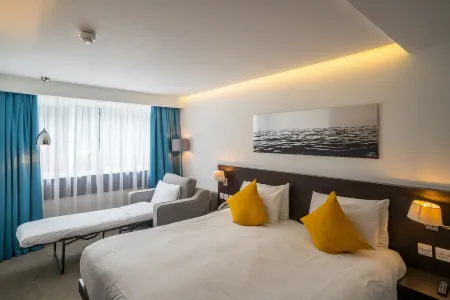 Pelican London Hotel and Residence Отели в г. Мичам