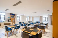 Holiday Inn Express LiTang no. 318 national highway Hotel a Litang