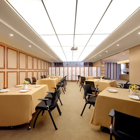 Harbin Hongmao Hotel (Pingfang District Hongqi MALL Shopping Plaza Unit 731 Site) Отели рядом с достопримечательностью «Музей «Отряд 731»»