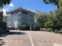 Village Camping Santa Fortunata - Campogaio Отели рядом с достопримечательностью «Пляж Леонеллис»