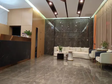 Tongda Hotel Отели рядом с достопримечательностью «Yunnan Black Hot Spring RV Camping Base»