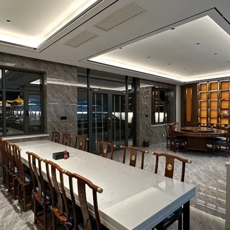 Qi Yun Ge Hotel
