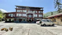 E'mei Mountain Yu Woodcarver Leisure Villa - Rumah Pertanian