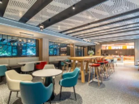 Ibis Hotel (Deqing Geographic Information Town) โรงแรมในเต๋อชิง