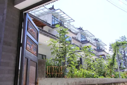 Piny garden