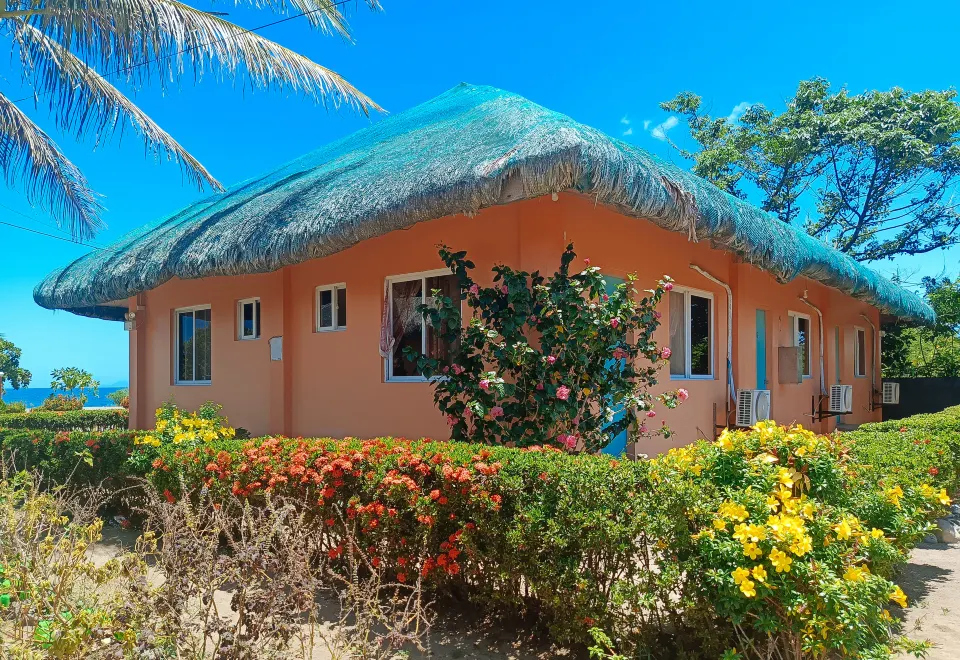 Party Beach Resort - Housity