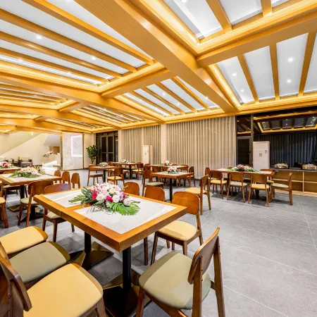 Mengjing Nizhu River Resort Hotel