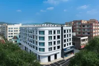 Waterfront Hotel Hotels near Sanxiang Zijian Gymnasium
