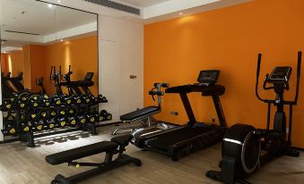 GEM Hotel (Xinyang Xi County Longhu Central City Wuyi Road)