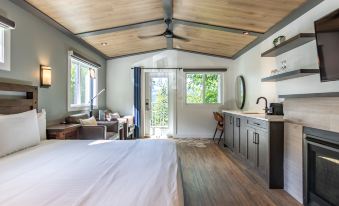 Halcyon Hot Springs Resort