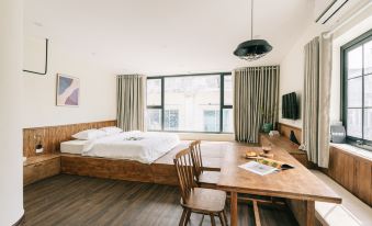 Unique Creative Apartment w Rooftop Garden