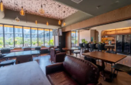 Ningbo Huayingyue Hotel (Tianyi Square City God Temple Commercial Pedestrian Street Store)