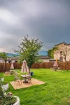 Like your luxurious hot spring homestay in the courtyard